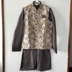 brand new, unused men’s size 40 kurta set with vest